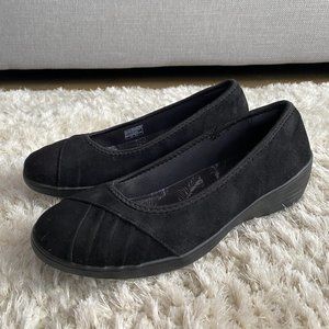 NEW IN BOX SKETCHERS BLACK MEMORY FOAM SHOES SIZE 10